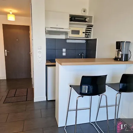 Meuble Avec Wifi A - Fr-1-825-37 La Rochelle