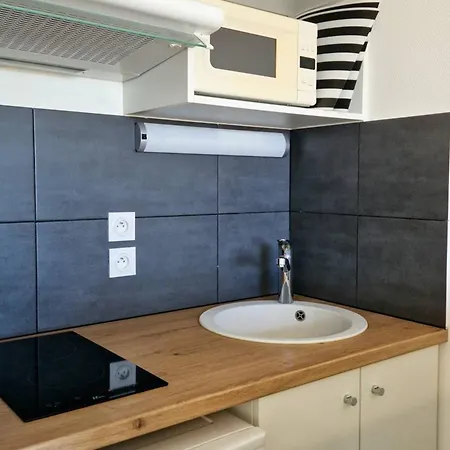 Meuble Avec Wifi A - Fr-1-825-37 La Rochelle